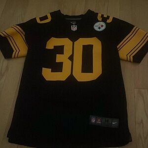 A NFL jersey #30 last name Connor fits a XS or S a bit bigger in the chest